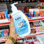 لوسیون دست و بدن KRIS کریس حاوی مواد نرم کننده و مرطوب کننده است
